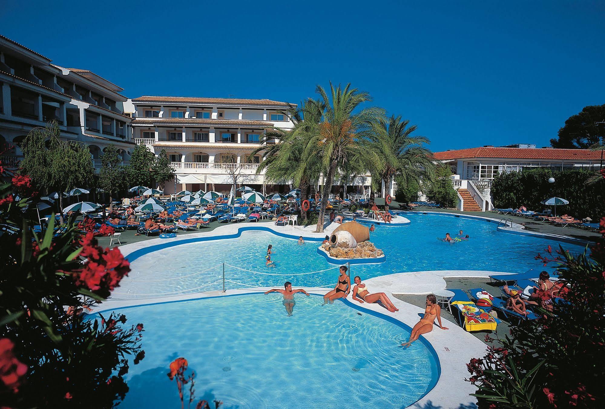 Hotel Beachclub Font De Sa Cala Exterior foto